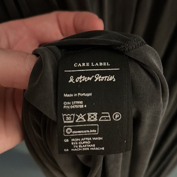 & Other Stories Women Black Plunge Scallop Neck Pleated Maxi Dress - Picture 8 of 8